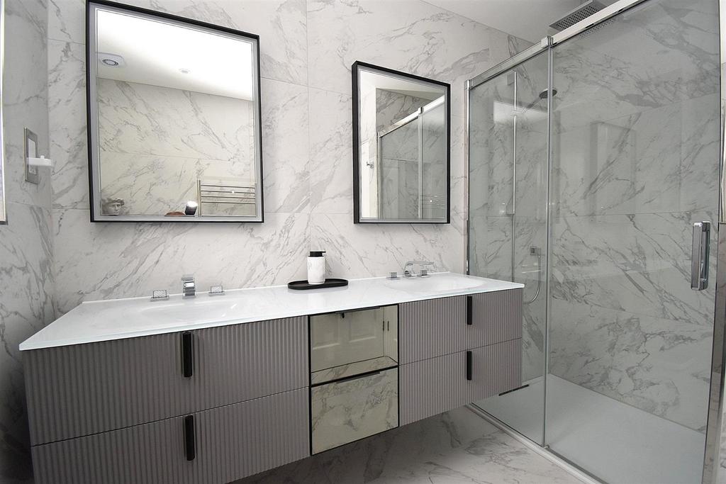 Ensuite pt 2.jpg