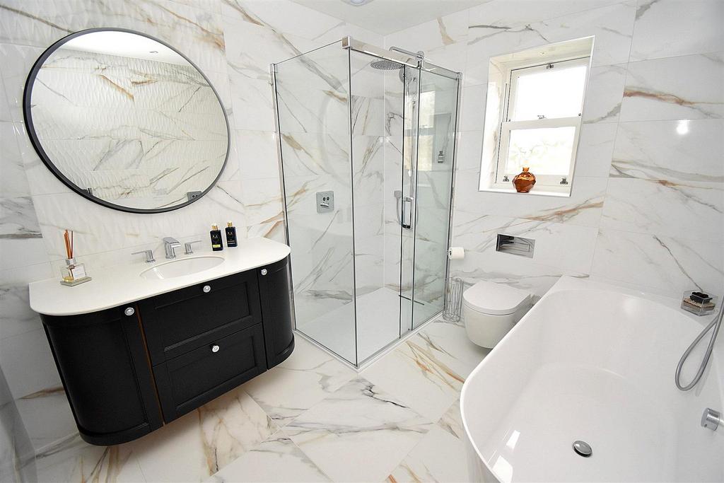 Family bathroom.jpg