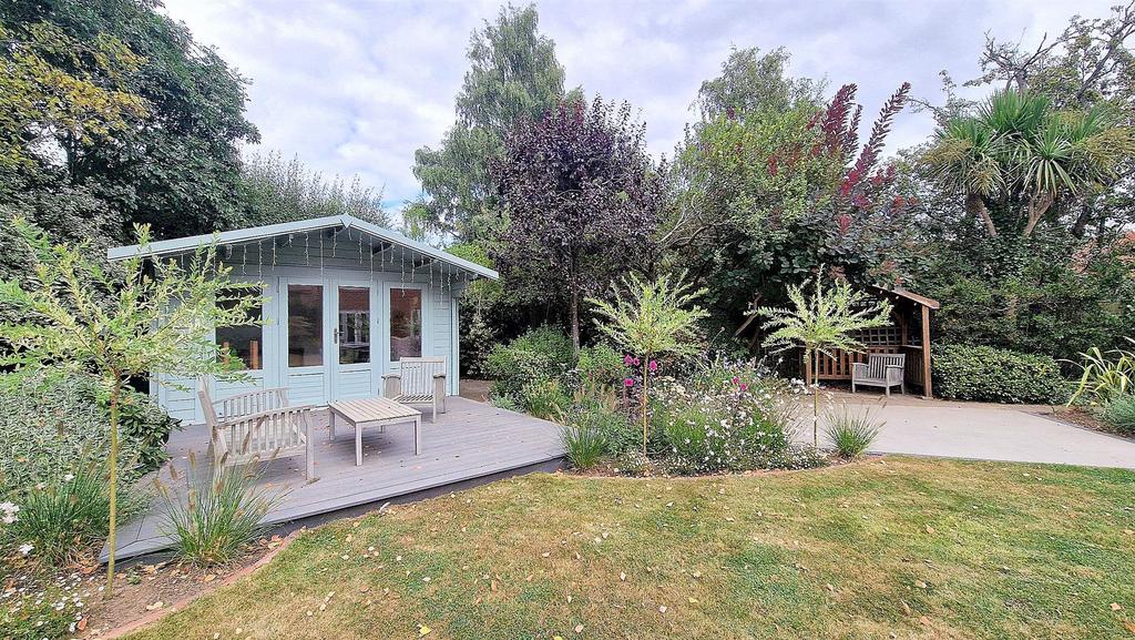 GARDEN 4.jpg