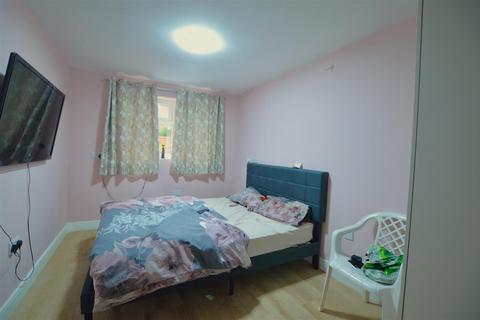 undefined, Pearl Gardens, Slough