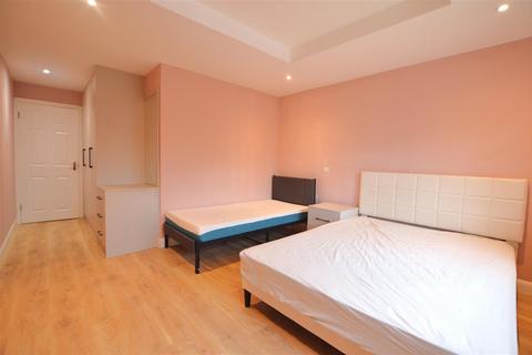 undefined, Pearl Gardens, Slough