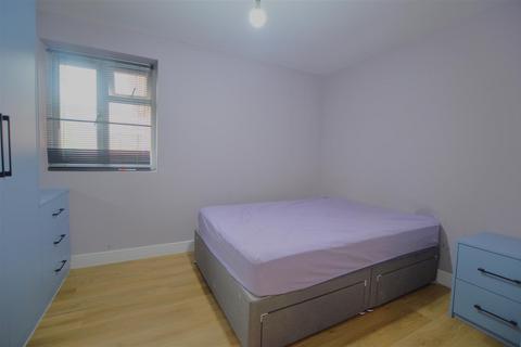 undefined, Pearl Gardens, Slough