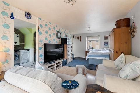 3 bedroom semi-detached house for sale, Raynor Crescent, Bedworth CV12
