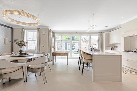 5 bedroom detached house for sale, Barrons Chase, Richmond, TW10