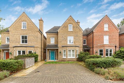 5 bedroom detached house for sale, Barrons Chase, Richmond, TW10