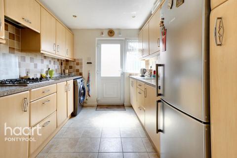 3 bedroom bungalow for sale, Chester Close, Pontypool