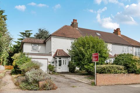 Walton Lane, Shepperton, TW17