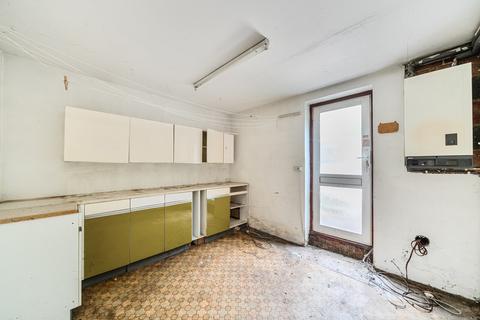 4 bedroom end of terrace house for sale, Walton Lane, Shepperton, TW17