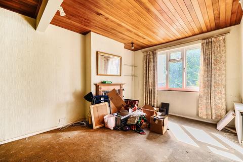 4 bedroom end of terrace house for sale, Walton Lane, Shepperton, TW17
