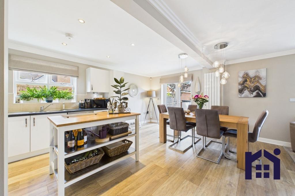 Dining kitchen