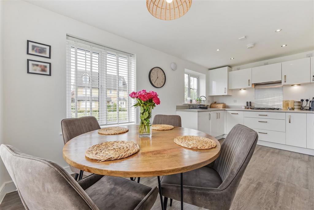 Dining Area & Kitchen