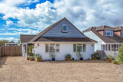 Wavendon Avenue, Barton on Sea, New Milton, BH25