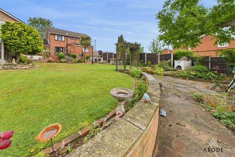 3 bedroom detached house for sale, Field Lane, Burton-On-Trent DE13