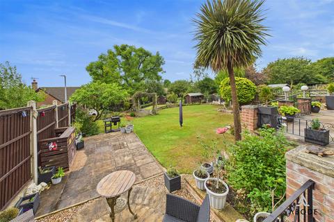 3 bedroom detached house for sale, Field Lane, Burton-On-Trent DE13