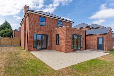 3 bedroom detached house for sale, Sabre Close, Dunmow CM6