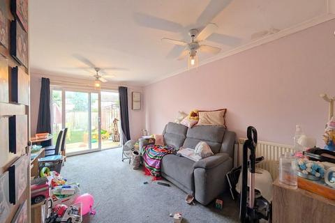 2 bedroom terraced house for sale, Elsworth Close, Feltham, TW14