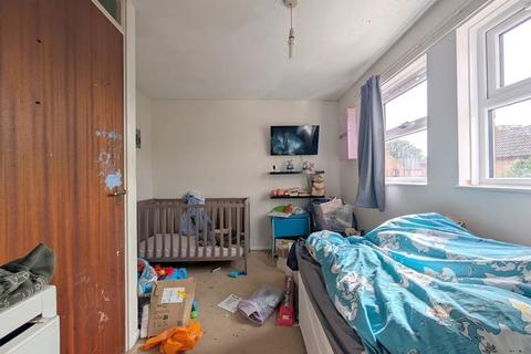 2 bedroom terraced house for sale, Elsworth Close, Feltham, TW14