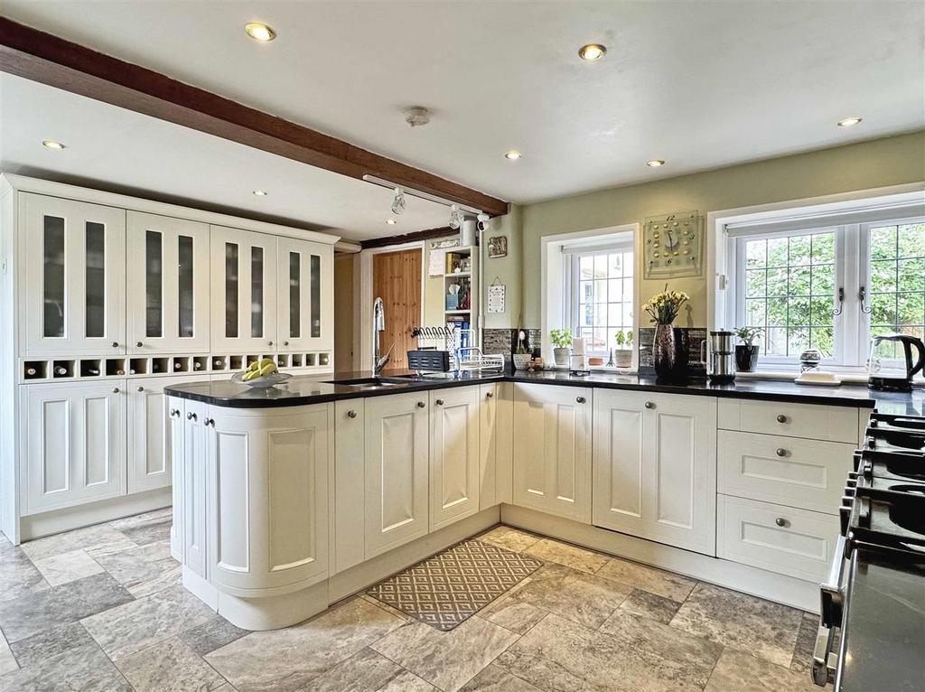 Kitchen c.jpg