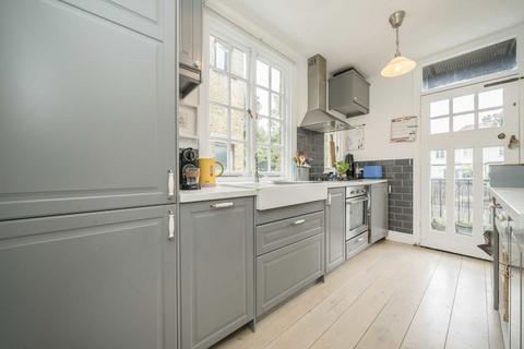 3 bedroom flat for sale, Pitshanger Lane, London W5