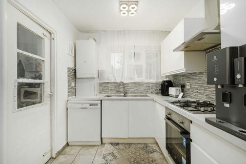 2 bedroom flat for sale, Brook Road, London N8