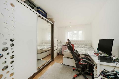 2 bedroom flat for sale, Brook Road, London N8