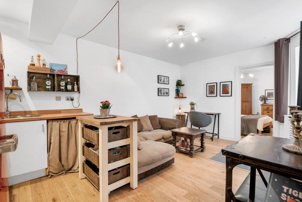 Kitchen/Reception