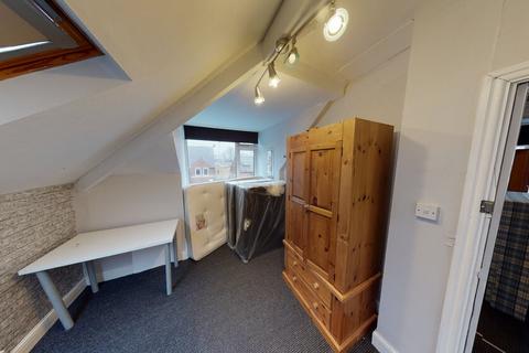 5 bedroom flat to rent, Saint Michael's Terrace, Leeds LS6