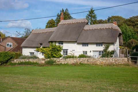 4 bedroom cottage for sale, Manor Road, Oving