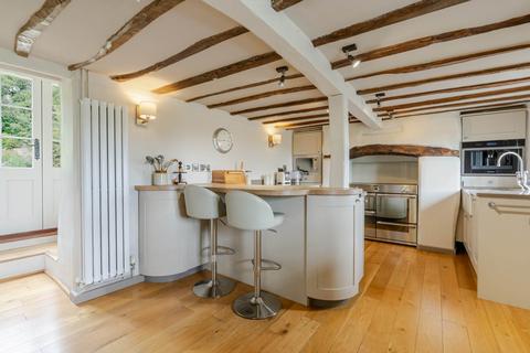 4 bedroom cottage for sale, Manor Road, Oving