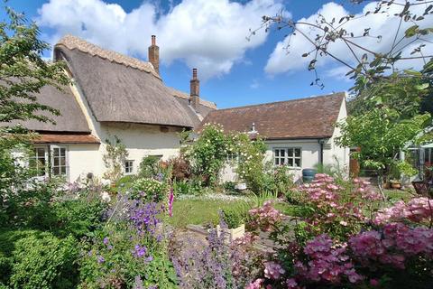 4 bedroom cottage for sale, Manor Road, Oving