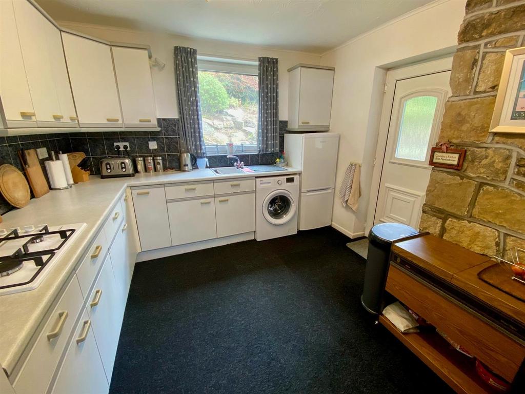 Kitchen 1.jpg