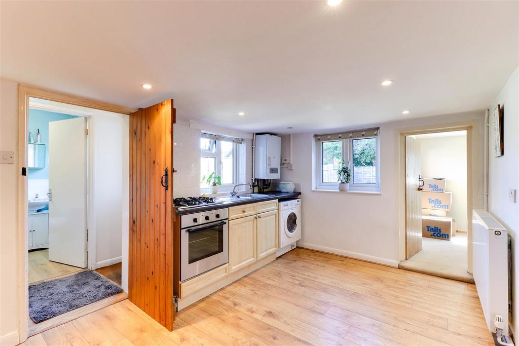 13. Kitchen 1.2.jpg