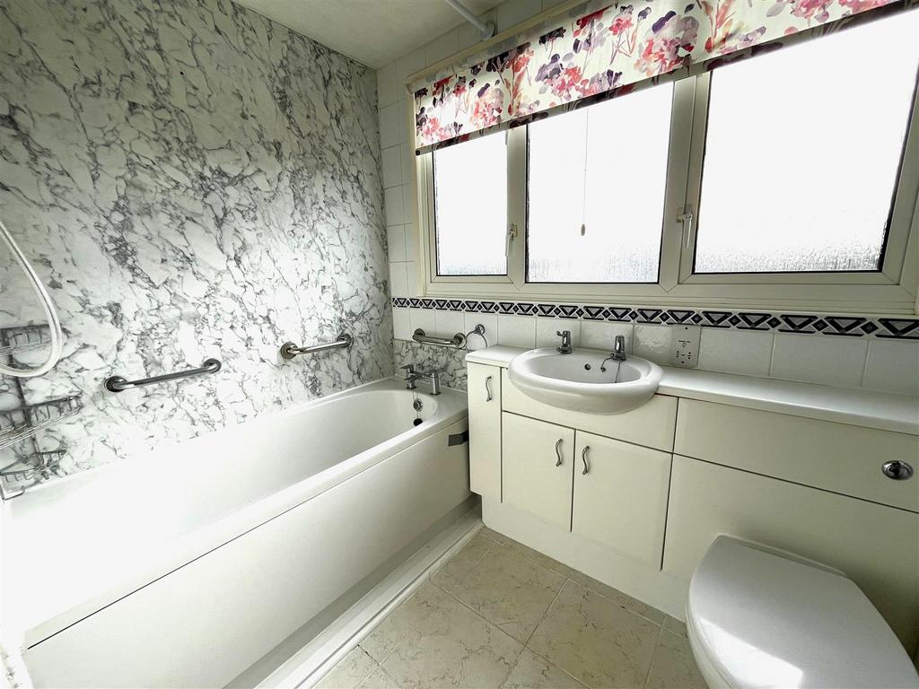 Bathroom.JPG