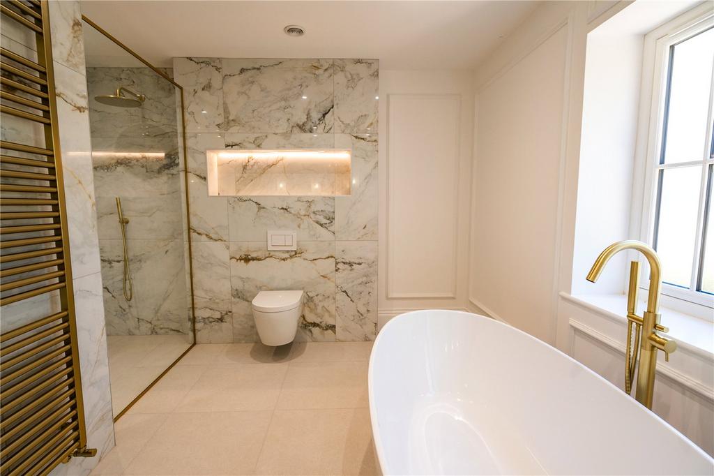 Family Bathroom (2)