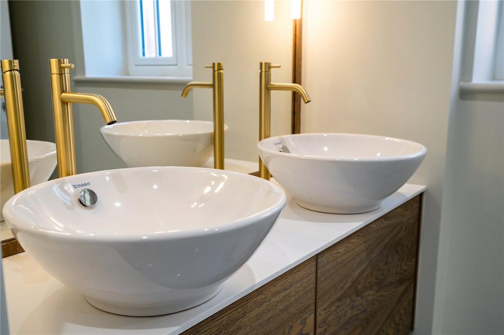 En-Suite (3)