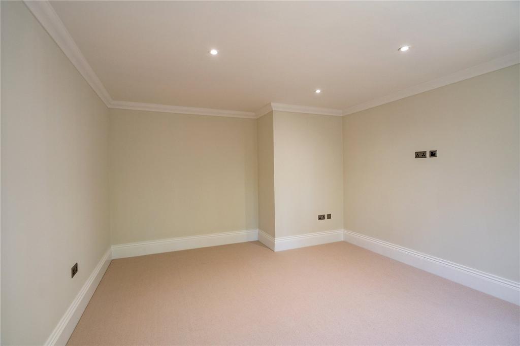 Bedroom 2 (2)