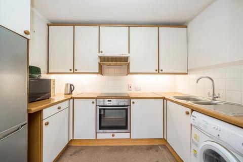 2 bedroom flat for sale, Beechwood Grove, London W3