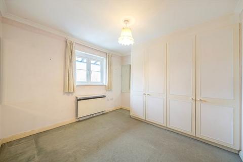 2 bedroom flat for sale, Beechwood Grove, London W3