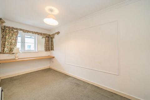 2 bedroom flat for sale, Beechwood Grove, London W3