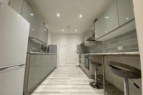 House share to rent, Denny Road, London