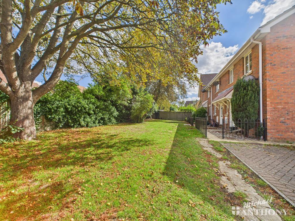 Cam02773 g0 pr0353 still026