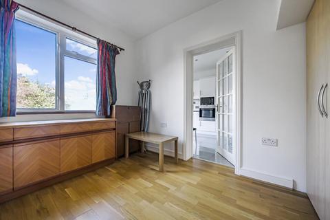 27 Pyecombe Corner, London, N12 7AJ