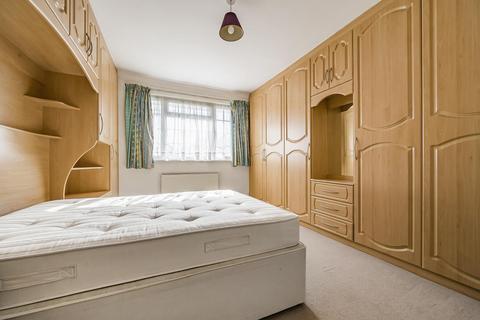 27 Pyecombe Corner, London, N12 7AJ
