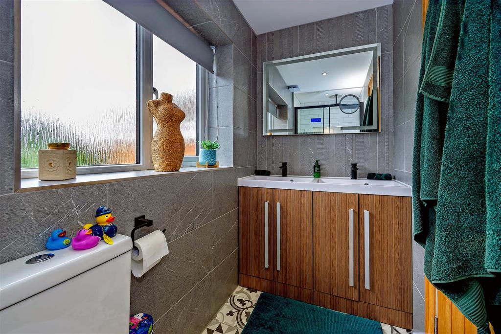 Ensuite shower room