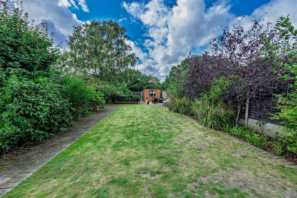 Good sized rear garden