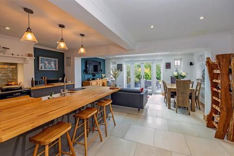 4 bedroom semi-detached house for sale, Barr Common Road, Aldridge