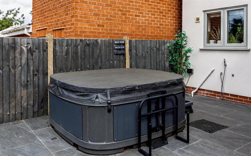 Hot tub area SAPL0540-20250903-Dx O Deep PRIME XD2s.