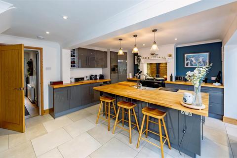 4 bedroom semi-detached house for sale, Barr Common Road, Aldridge