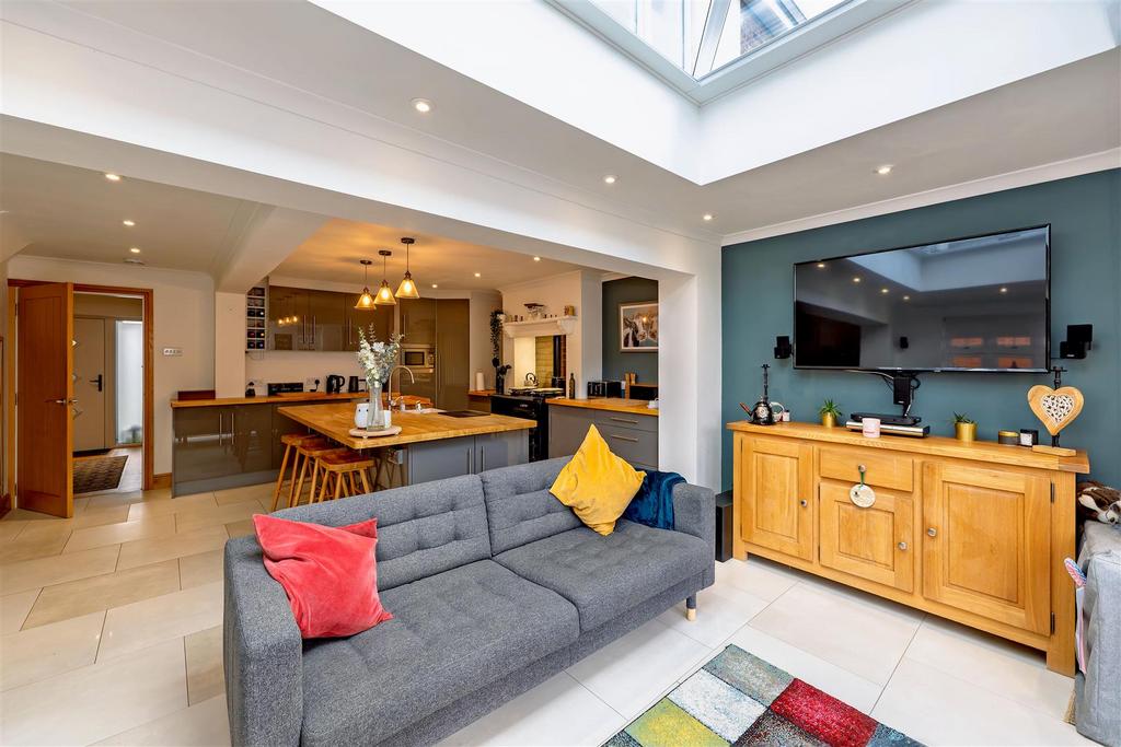 Superb open plan dining/kitchen/family room