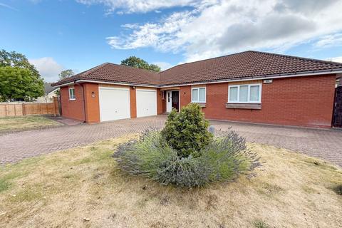 4 bedroom detached bungalow for sale, Birchy Close, Dickens Heath, Solihull, B90 1QL